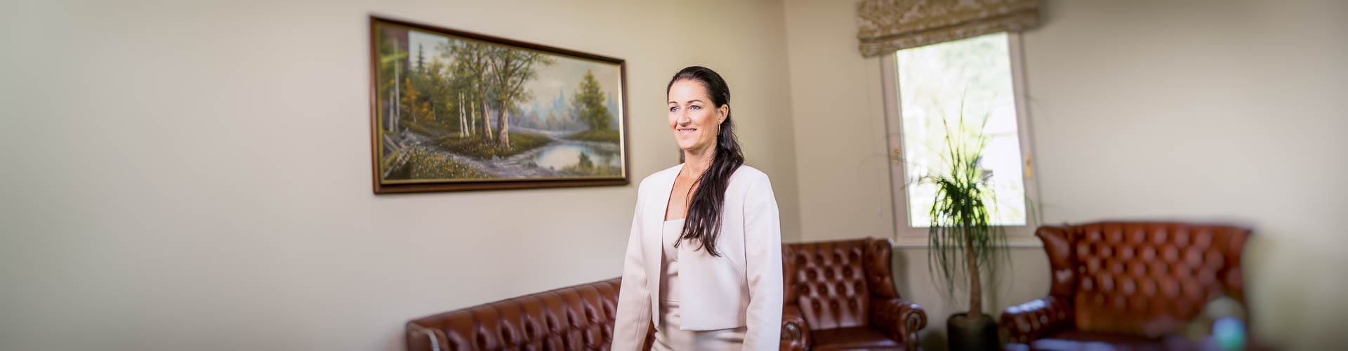 Mag. Nina Zauner in ihrer Kanzlei
